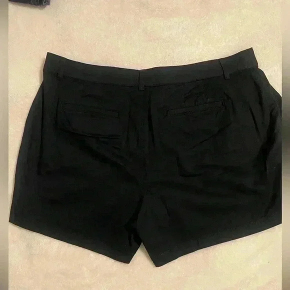 NWT Lane Bryant Girlfriend shorts in black. Women’s size 20 - Picture 5 of 6